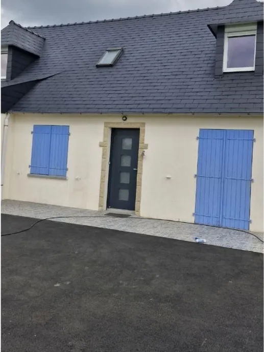 Même maison après réfection complète de la toiture en ardoise