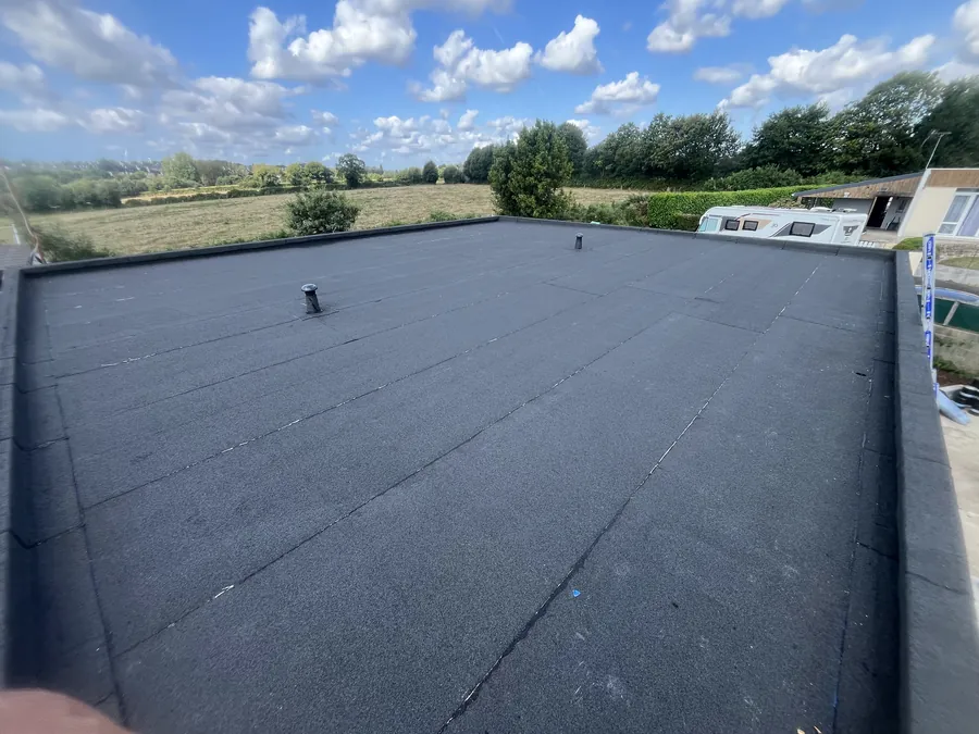 Étanchéité de toit-terrasse en membrane bitumineuse près de Quimper
